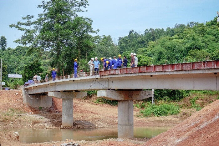 Mơ thấy xây cầu vượt sông báo hiệu sức khỏe người thân tốt lên